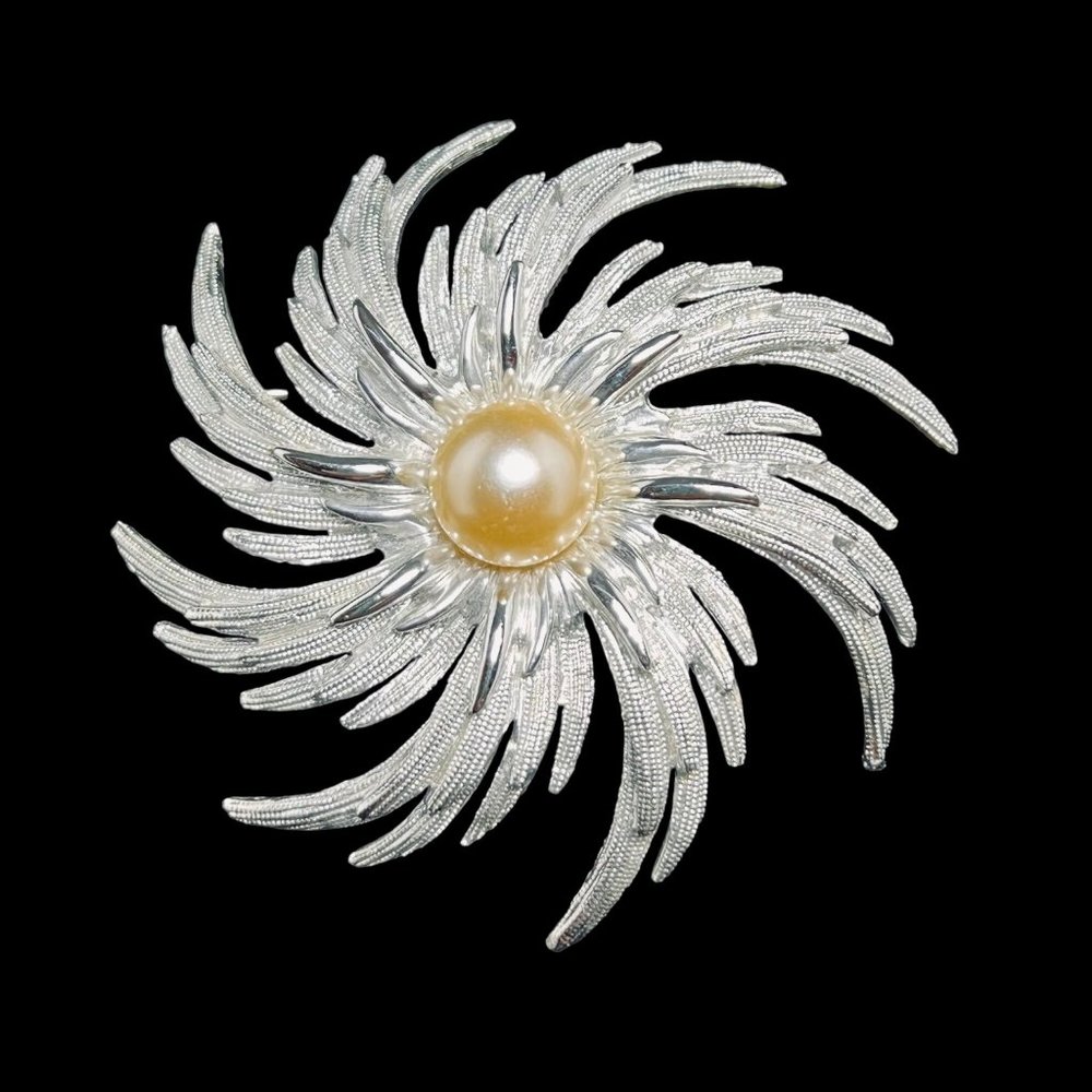 Vintage Sarah Coventry Silver Tone & Faux Pearl Starburst Pinwheel Brooch (4609)